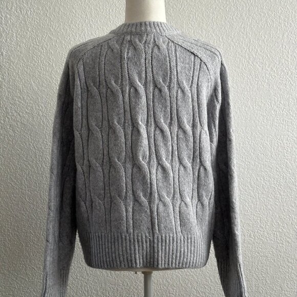 Abercrombie & Fitch Gray Cable Knit Crewneck Sweater – Size Small - Picture 4 of 8
